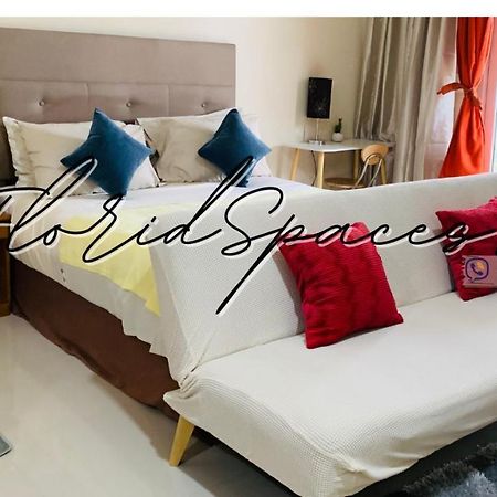 One Palm Tree Villas Condominium - Studio 2Nd Fl With Balcony - Across Terminal 3 Airport 帕赛 外观 照片