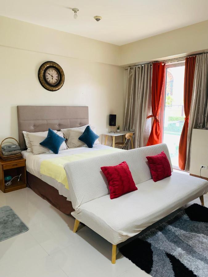 One Palm Tree Villas Condominium - Studio 2Nd Fl With Balcony - Across Terminal 3 Airport 帕赛 外观 照片