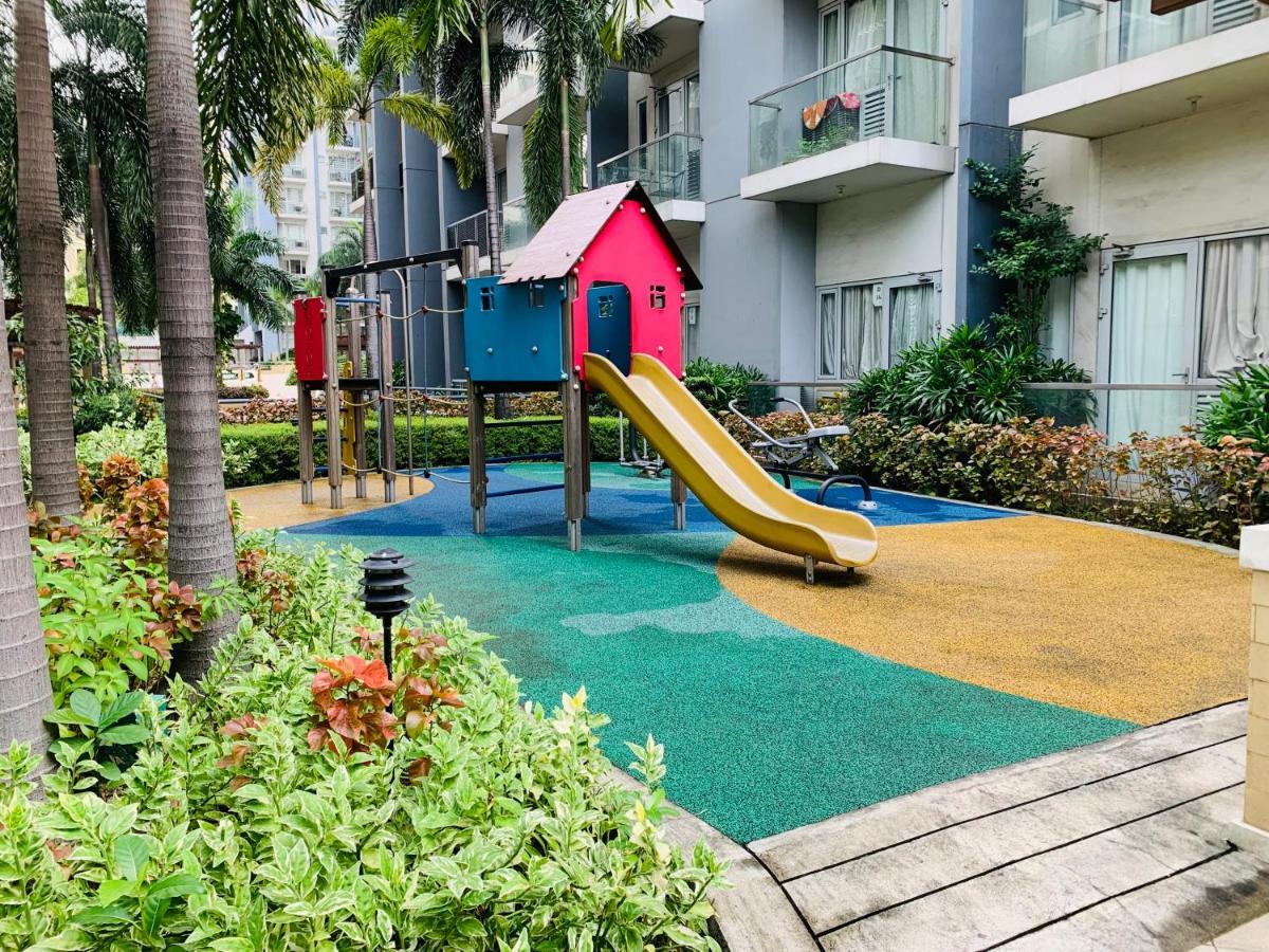 One Palm Tree Villas Condominium - Studio 2Nd Fl With Balcony - Across Terminal 3 Airport 帕赛 外观 照片