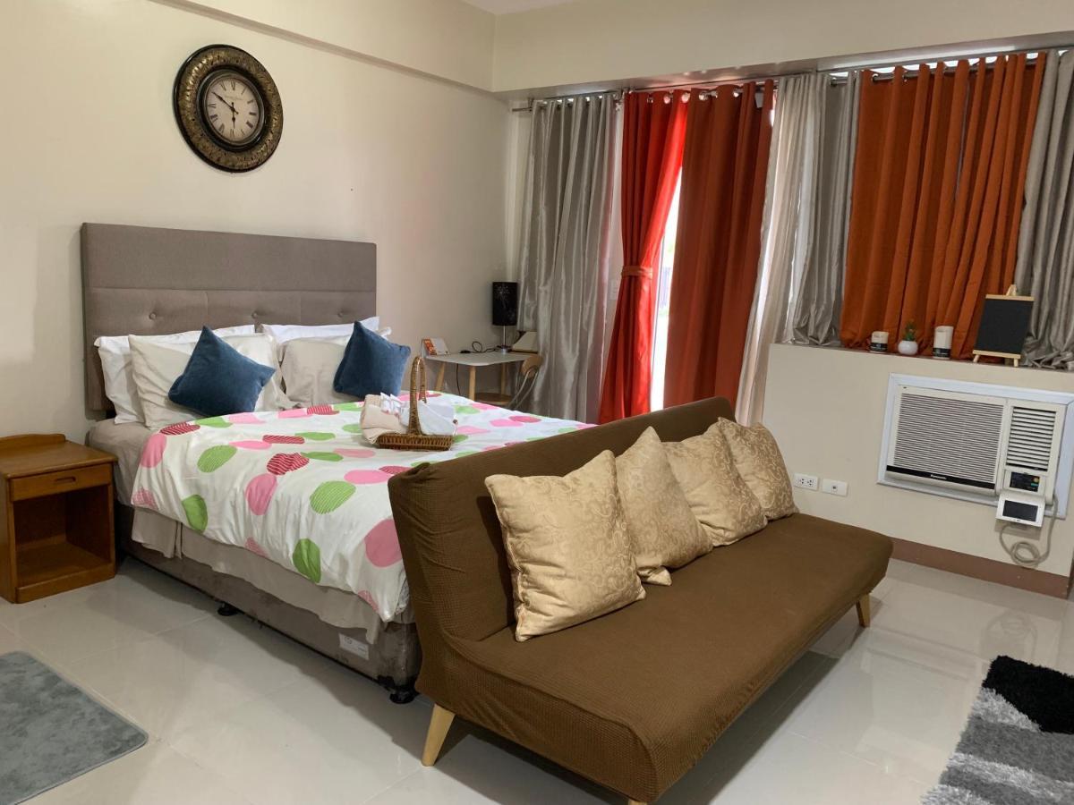 One Palm Tree Villas Condominium - Studio 2Nd Fl With Balcony - Across Terminal 3 Airport 帕赛 外观 照片