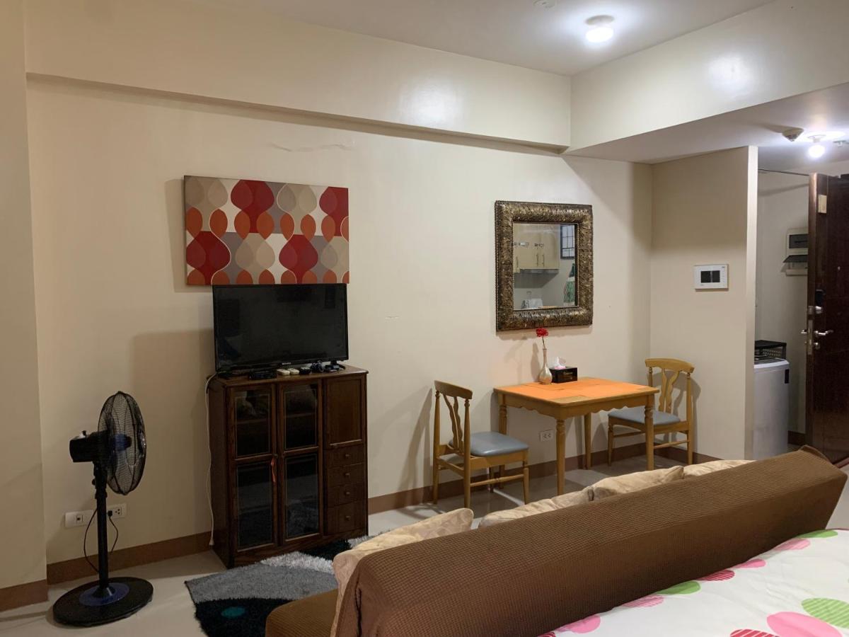One Palm Tree Villas Condominium - Studio 2Nd Fl With Balcony - Across Terminal 3 Airport 帕赛 外观 照片