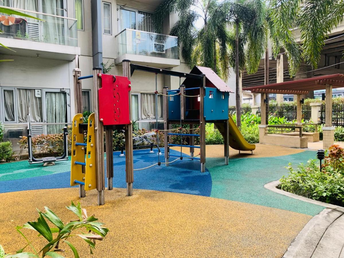 One Palm Tree Villas Condominium - Studio 2Nd Fl With Balcony - Across Terminal 3 Airport 帕赛 外观 照片