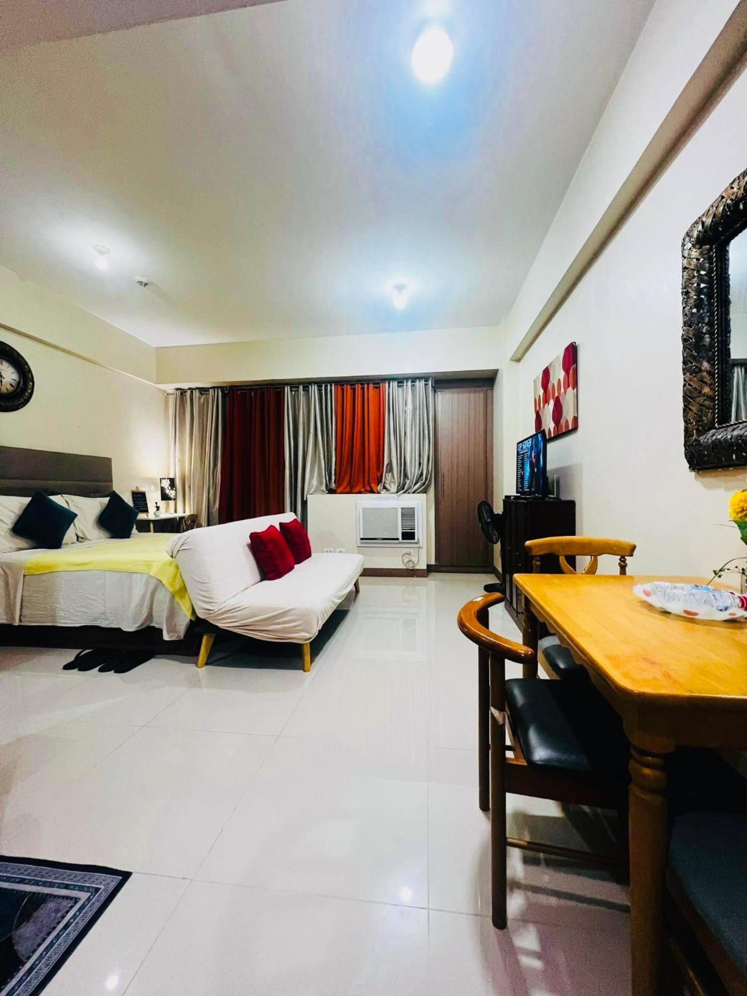 One Palm Tree Villas Condominium - Studio 2Nd Fl With Balcony - Across Terminal 3 Airport 帕赛 外观 照片