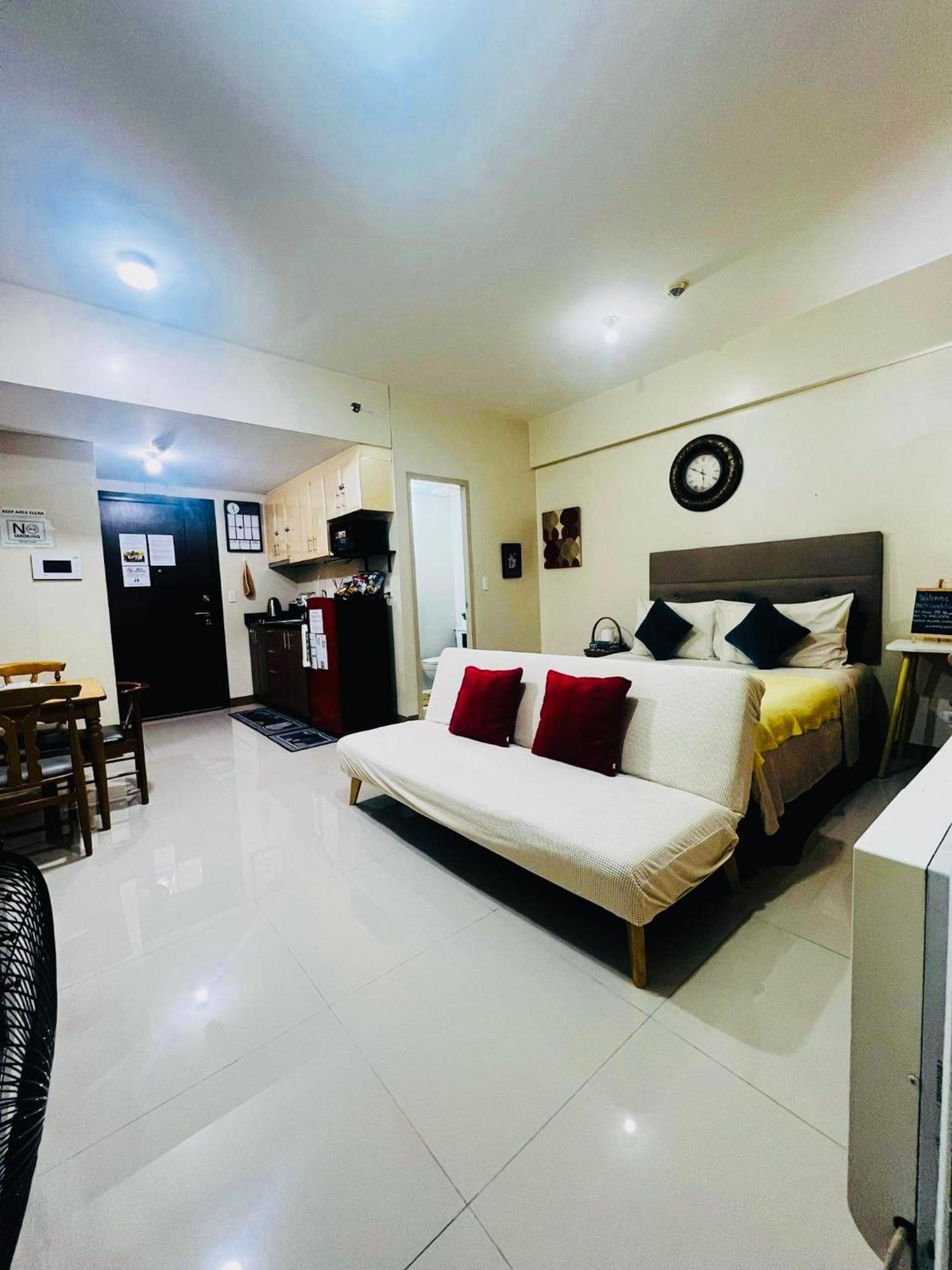 One Palm Tree Villas Condominium - Studio 2Nd Fl With Balcony - Across Terminal 3 Airport 帕赛 外观 照片