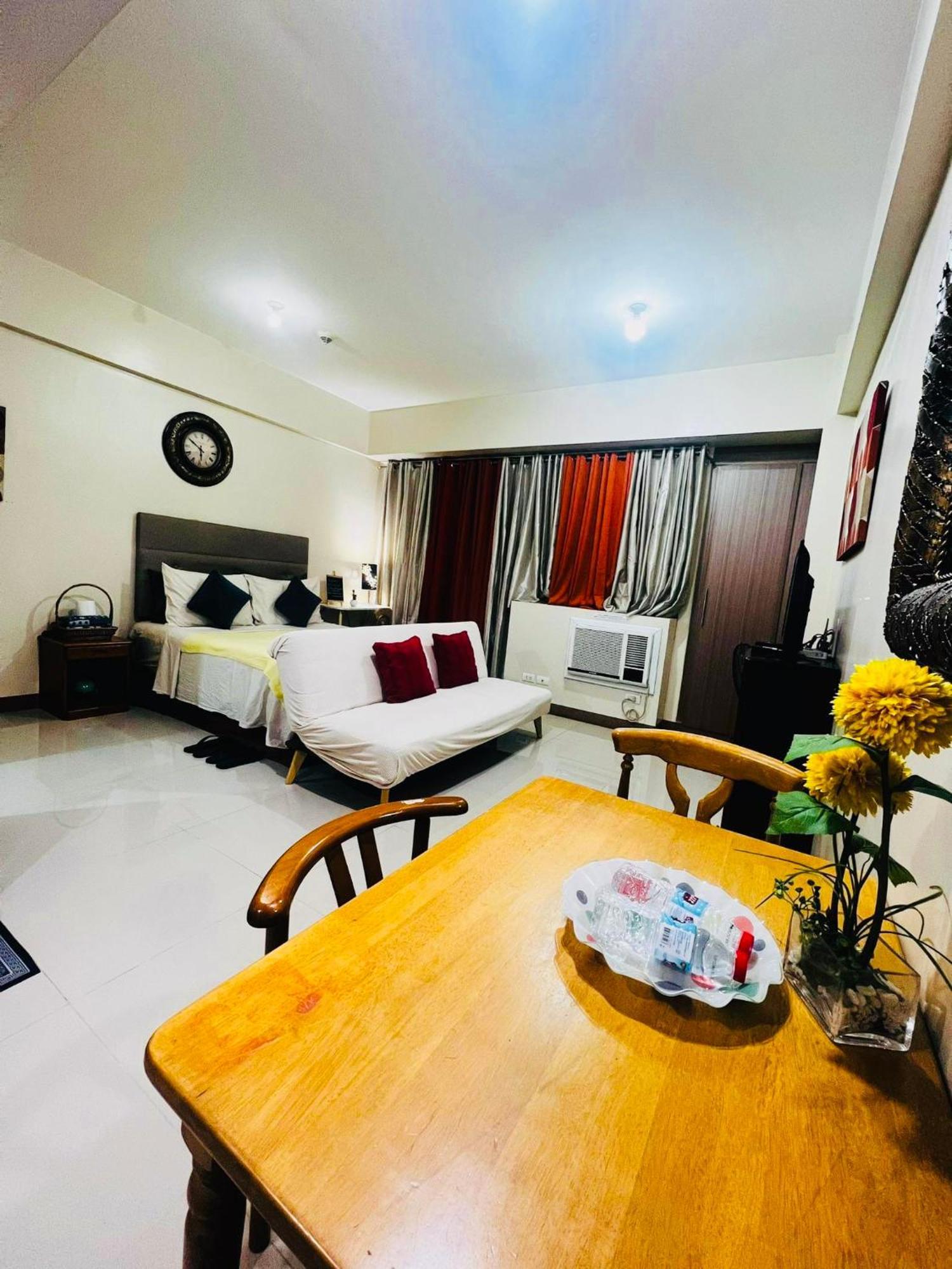 One Palm Tree Villas Condominium - Studio 2Nd Fl With Balcony - Across Terminal 3 Airport 帕赛 外观 照片