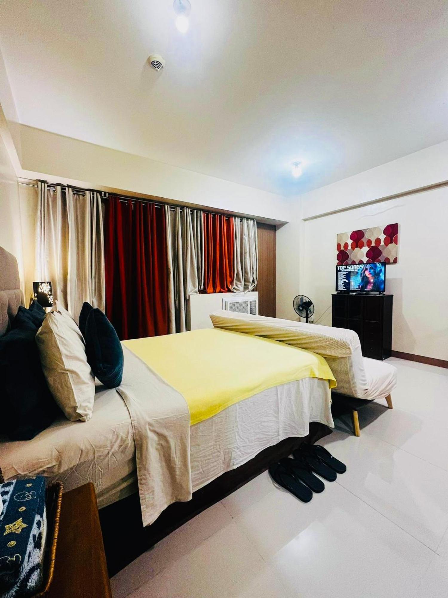 One Palm Tree Villas Condominium - Studio 2Nd Fl With Balcony - Across Terminal 3 Airport 帕赛 外观 照片