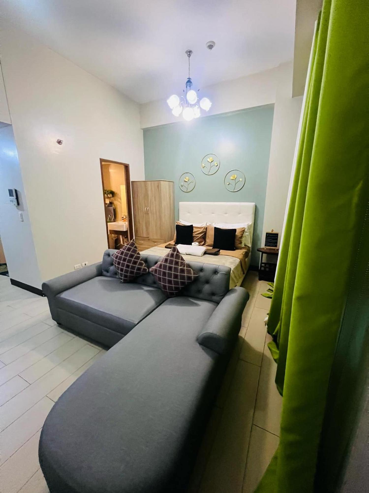 One Palm Tree Villas Condominium - Studio 2Nd Fl With Balcony - Across Terminal 3 Airport 帕赛 外观 照片
