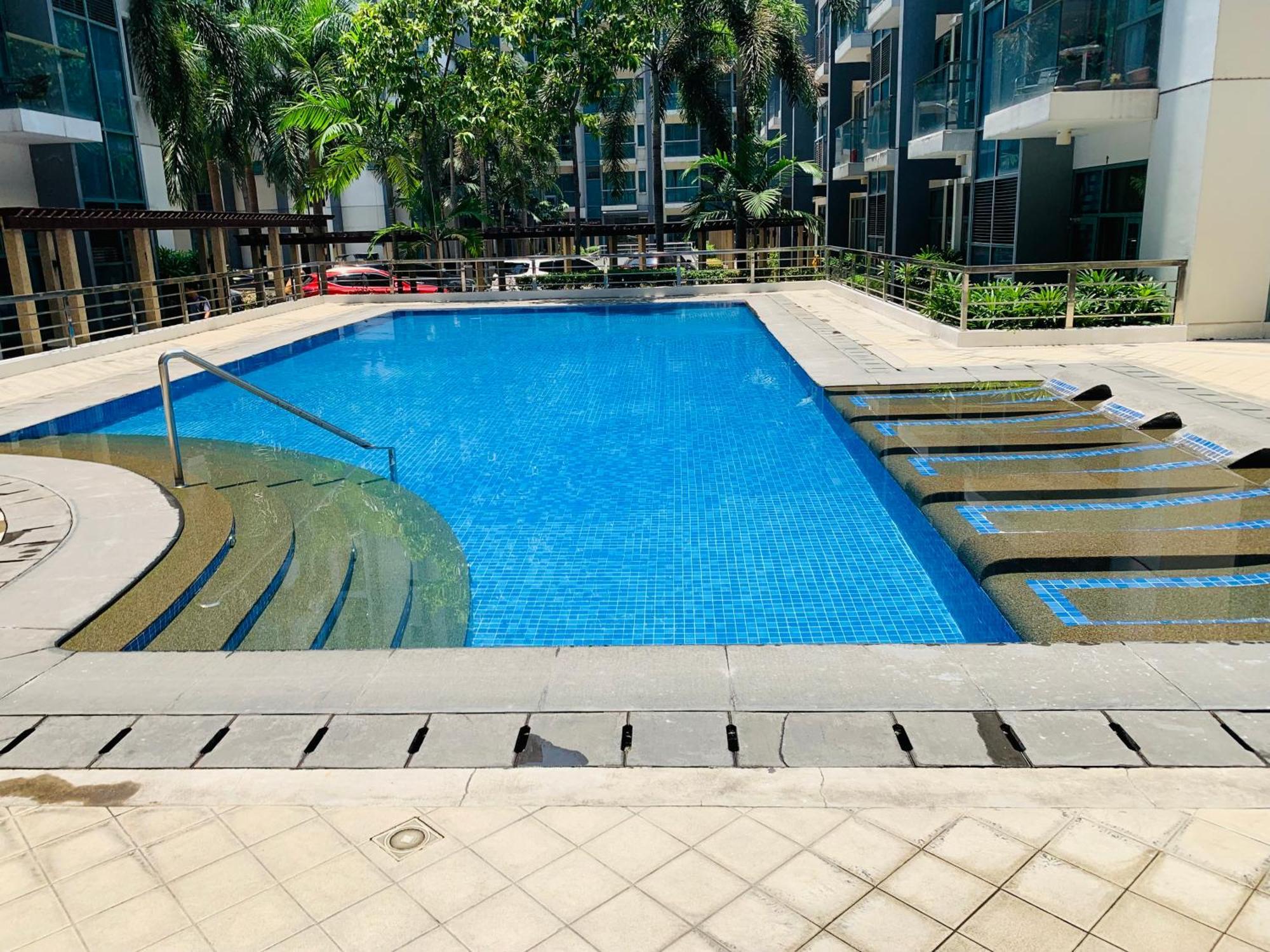 One Palm Tree Villas Condominium - Studio 2Nd Fl With Balcony - Across Terminal 3 Airport 帕赛 外观 照片