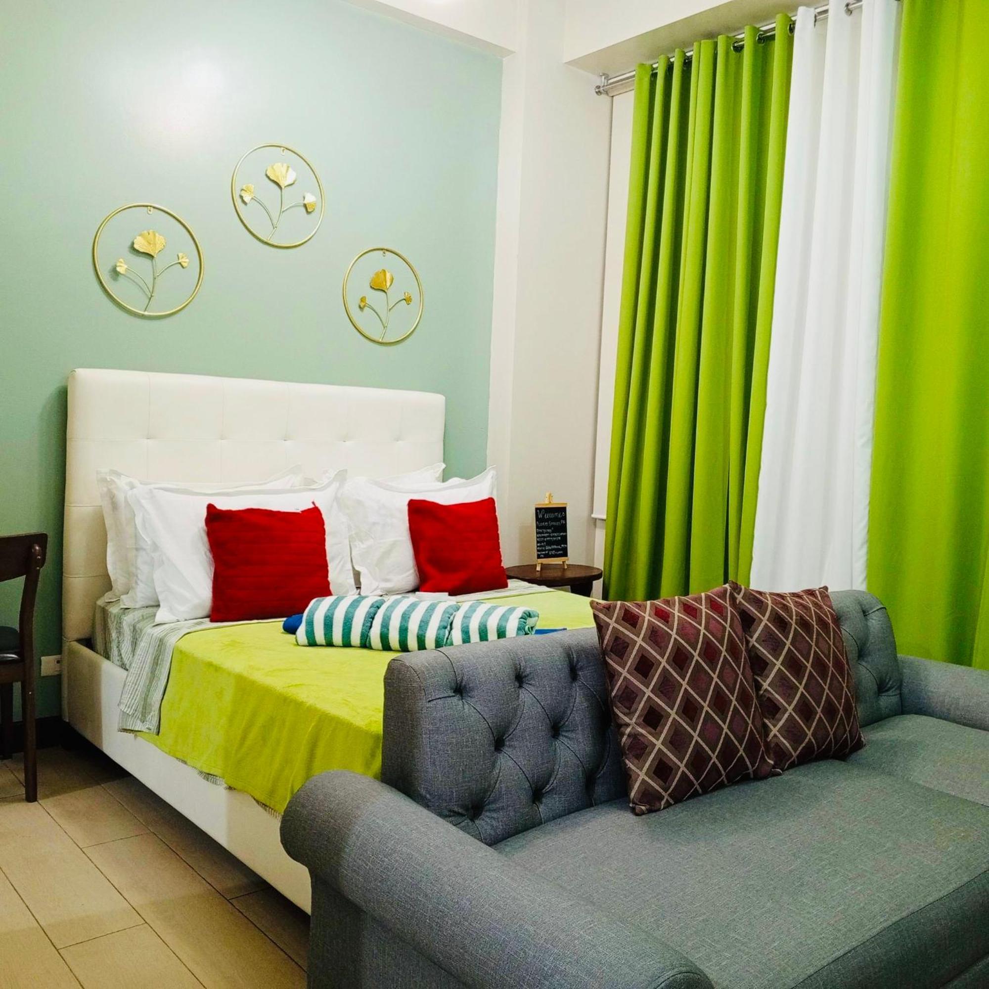 One Palm Tree Villas Condominium - Studio 2Nd Fl With Balcony - Across Terminal 3 Airport 帕赛 外观 照片