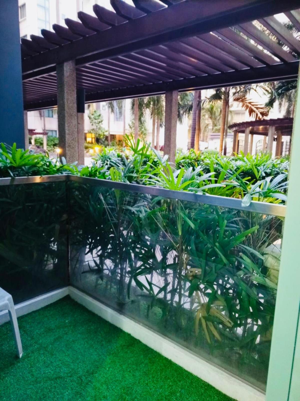 One Palm Tree Villas Condominium - Studio 2Nd Fl With Balcony - Across Terminal 3 Airport 帕赛 外观 照片