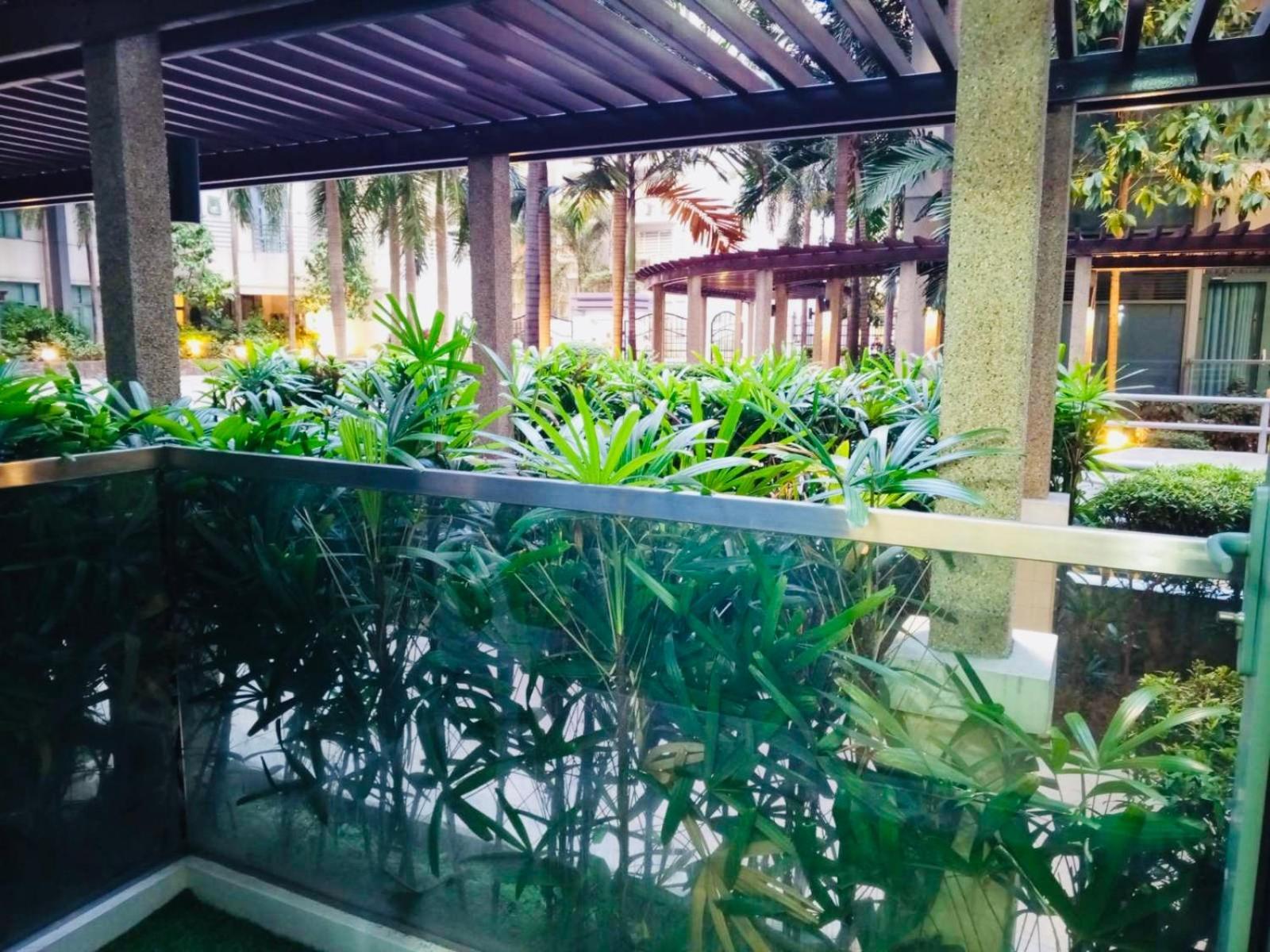 One Palm Tree Villas Condominium - Studio 2Nd Fl With Balcony - Across Terminal 3 Airport 帕赛 外观 照片