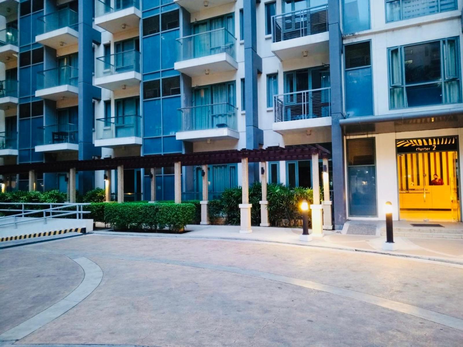 One Palm Tree Villas Condominium - Studio 2Nd Fl With Balcony - Across Terminal 3 Airport 帕赛 外观 照片
