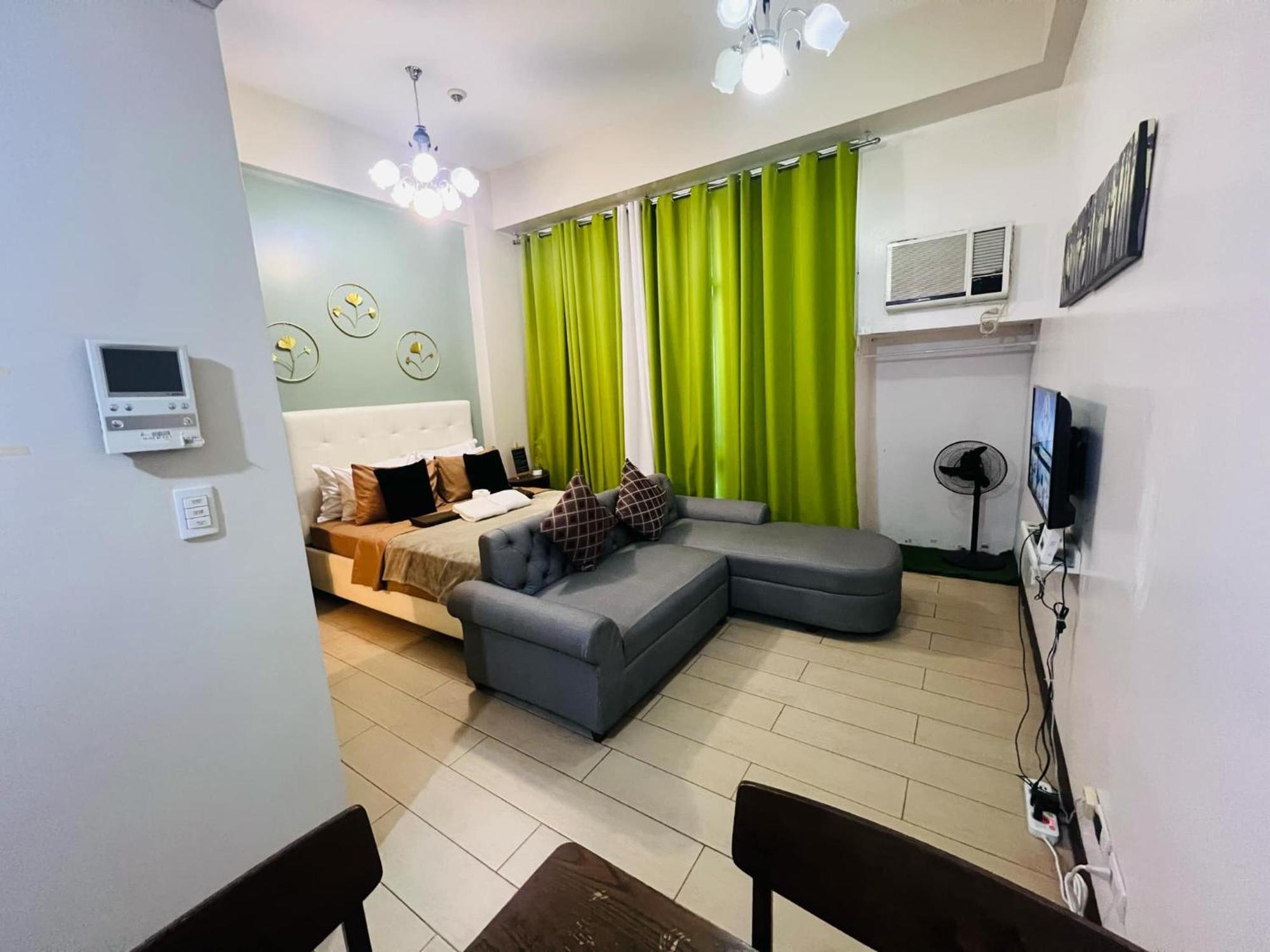 One Palm Tree Villas Condominium - Studio 2Nd Fl With Balcony - Across Terminal 3 Airport 帕赛 外观 照片