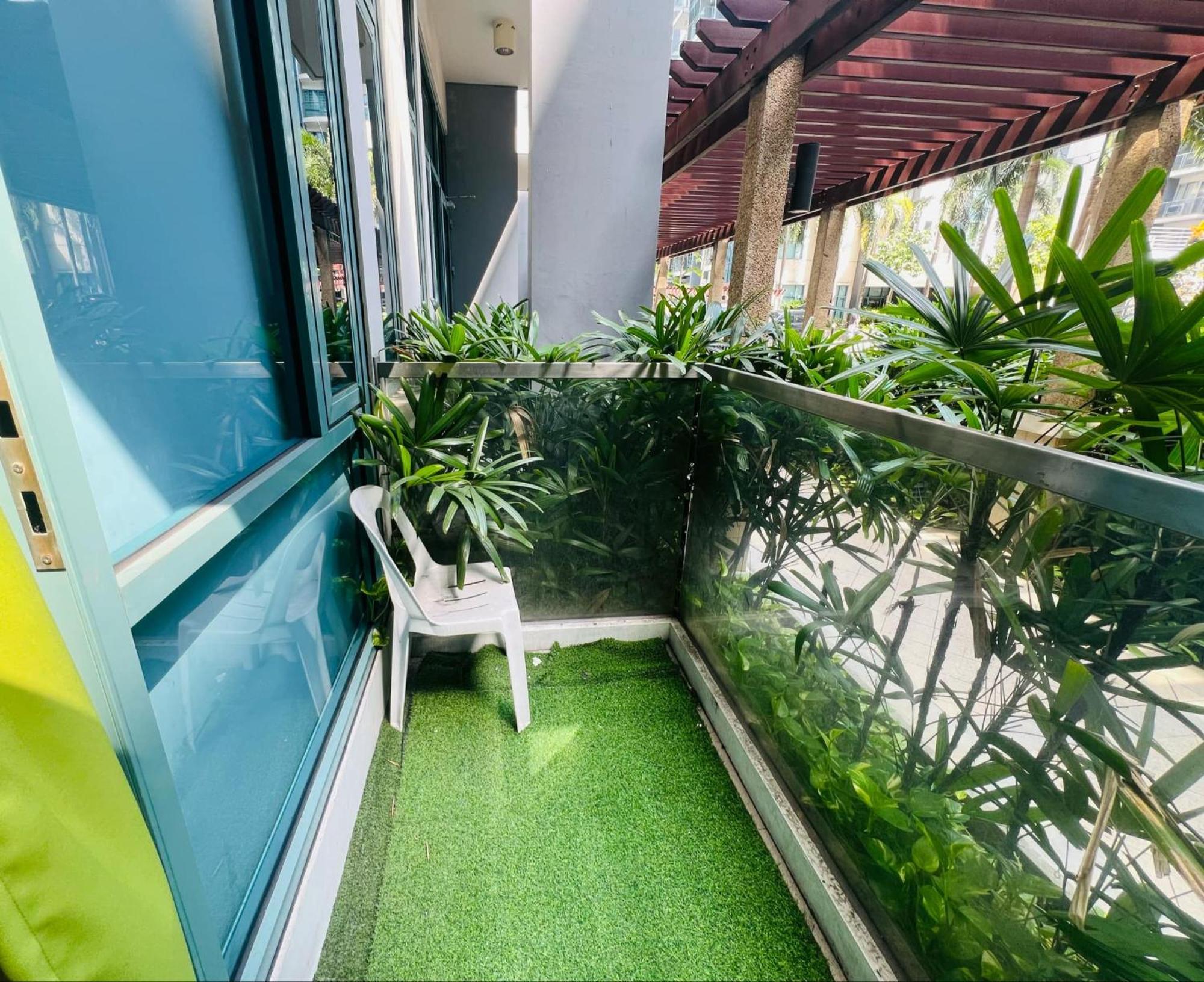 One Palm Tree Villas Condominium - Studio 2Nd Fl With Balcony - Across Terminal 3 Airport 帕赛 外观 照片