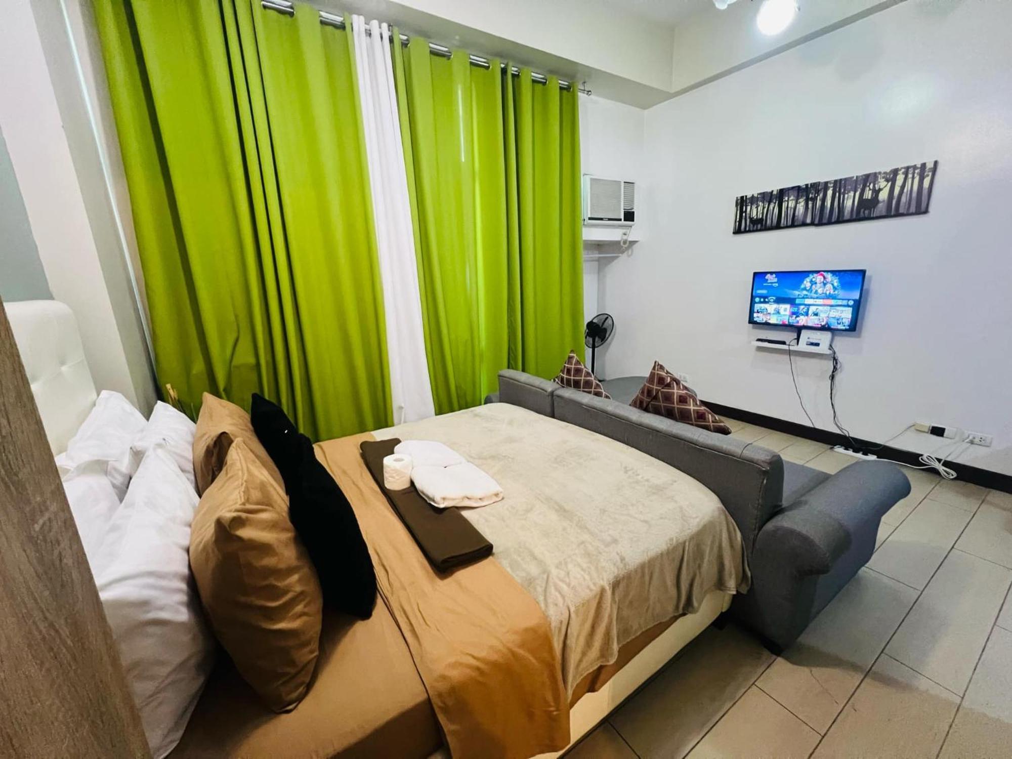 One Palm Tree Villas Condominium - Studio 2Nd Fl With Balcony - Across Terminal 3 Airport 帕赛 外观 照片