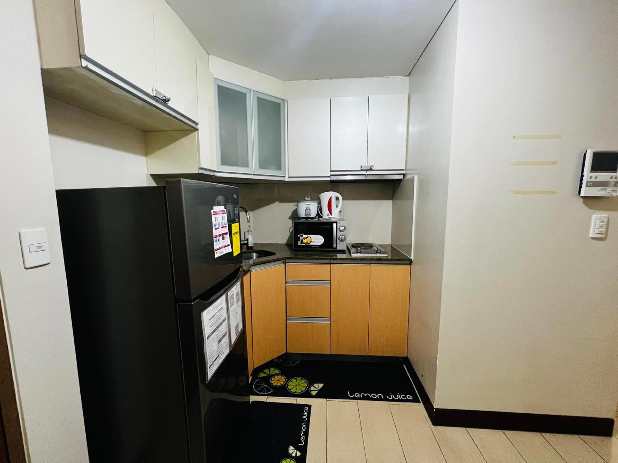 One Palm Tree Villas Condominium - Studio 2Nd Fl With Balcony - Across Terminal 3 Airport 帕赛 外观 照片