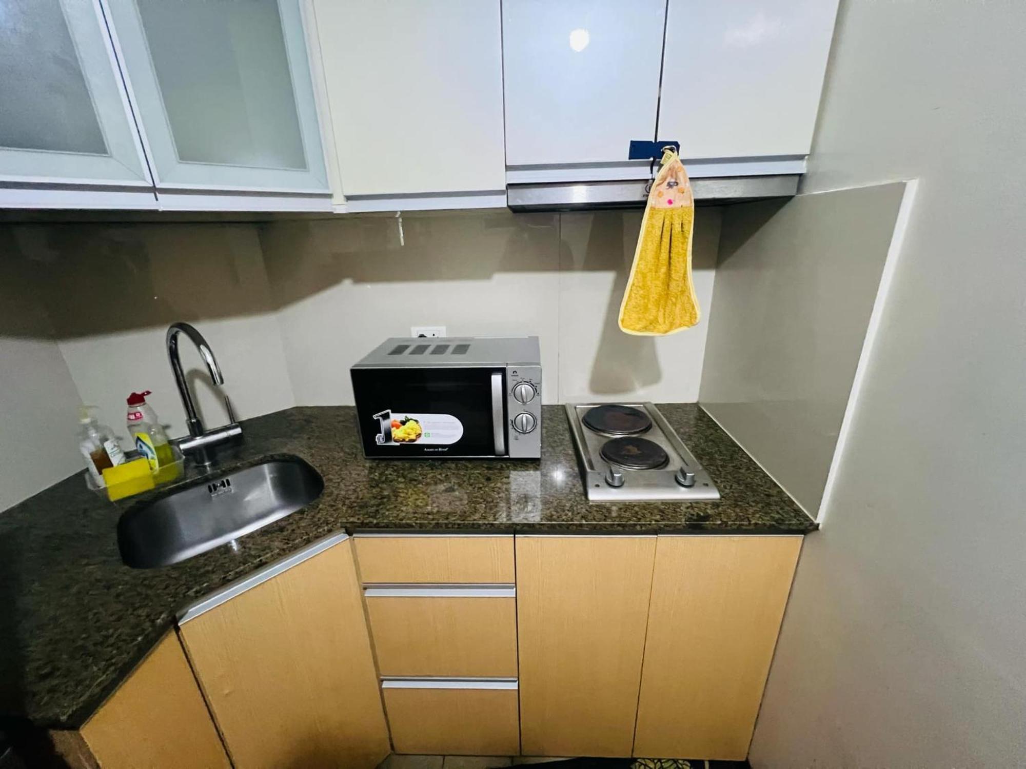 One Palm Tree Villas Condominium - Studio 2Nd Fl With Balcony - Across Terminal 3 Airport 帕赛 外观 照片