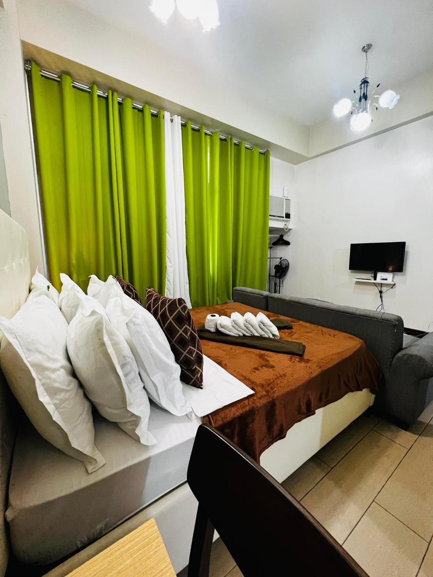 One Palm Tree Villas Condominium - Studio 2Nd Fl With Balcony - Across Terminal 3 Airport 帕赛 外观 照片