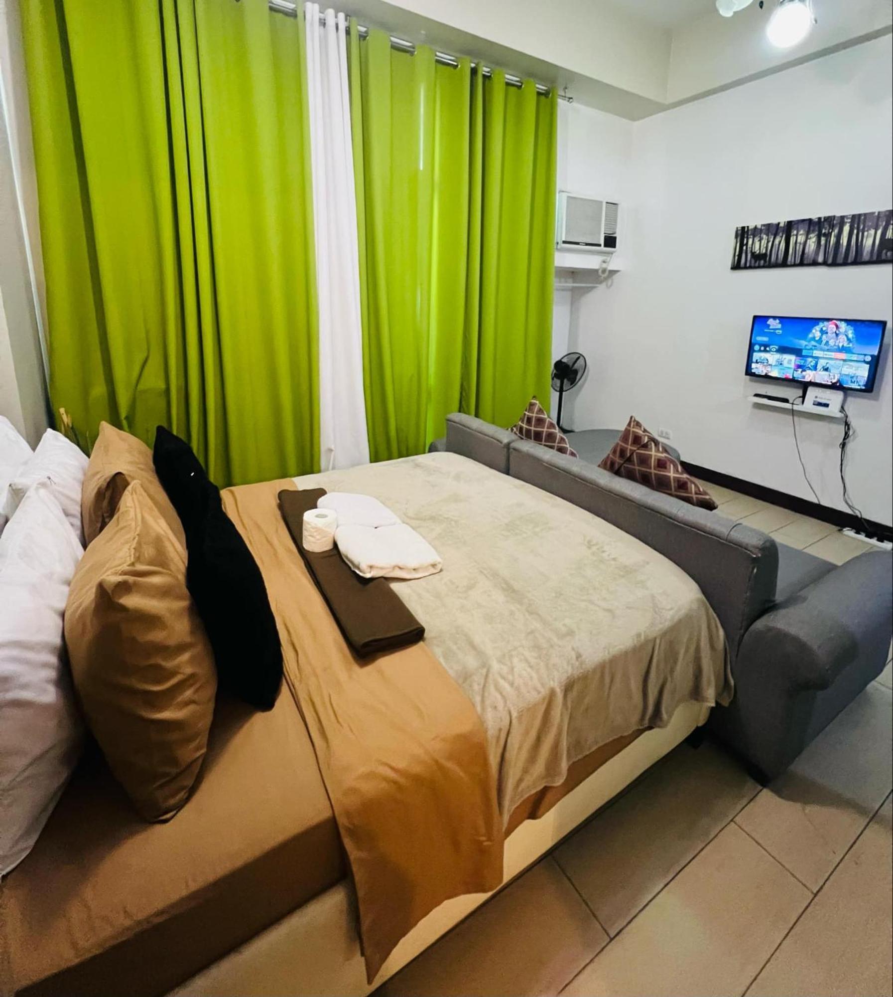 One Palm Tree Villas Condominium - Studio 2Nd Fl With Balcony - Across Terminal 3 Airport 帕赛 外观 照片