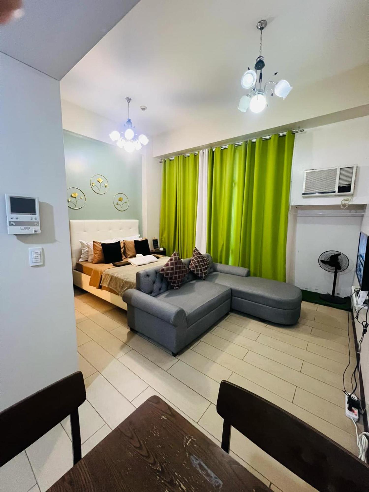 One Palm Tree Villas Condominium - Studio 2Nd Fl With Balcony - Across Terminal 3 Airport 帕赛 外观 照片